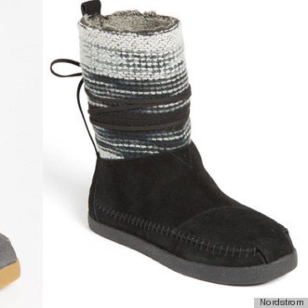 TOMS NEPAL UGG BOOTS FUZZY SOFT FURRY BOOTS